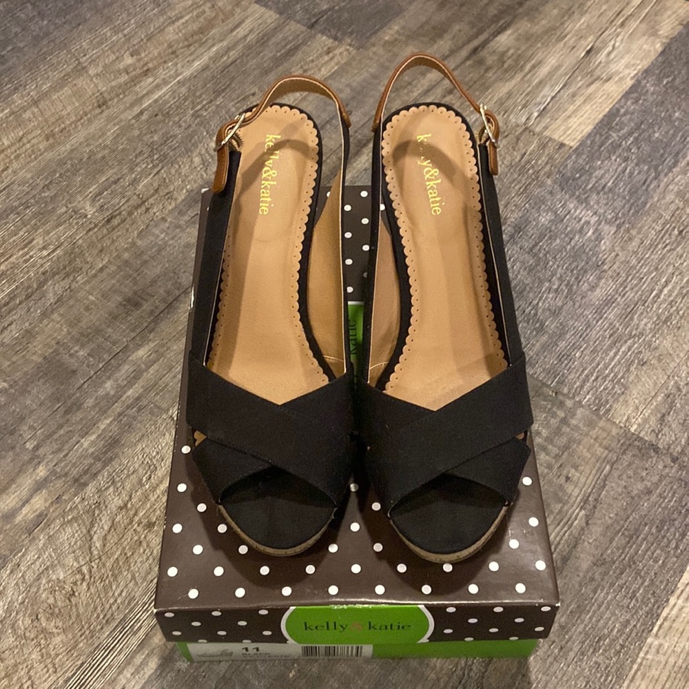 Kelly & Katie Black Wedge Sandals Size 11